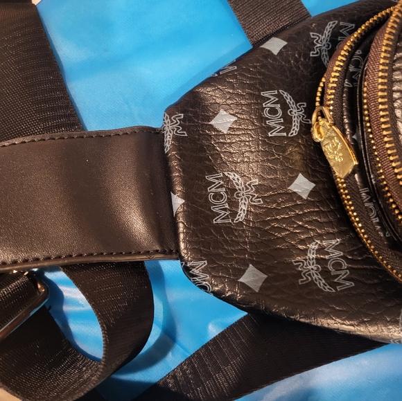 MCM Sling Crossbody Bag Vintage with MCM Shopping Bag - Picture 4 of 9